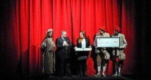 Els Pastorets de Calaf - Moment de l'entrega del xec a l'hospital